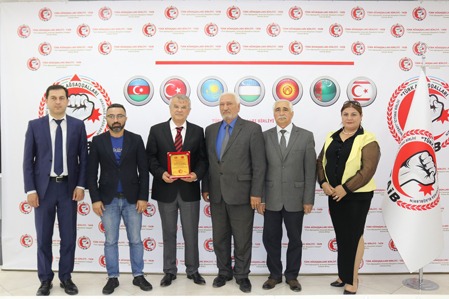 İzzet Sarı’ya Azerbaycan'da ödül