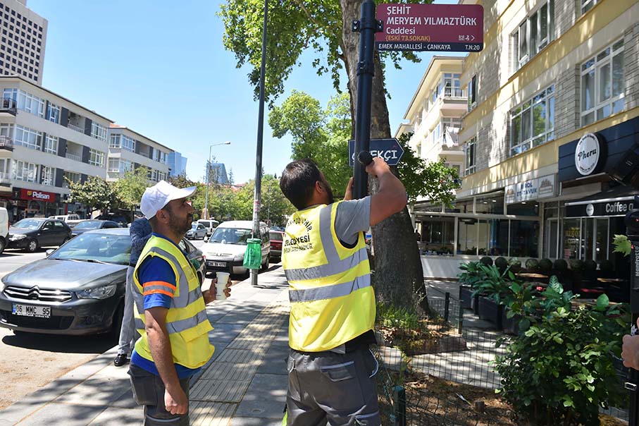 Ankara Büyükşehir Belediyesi'nden sokak tabelalarına bilgilendirici QR Kodu