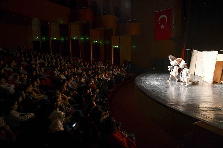 ABB'den Türkiye ve Avrupa'nın tek kadın temalı tiyatro festivali