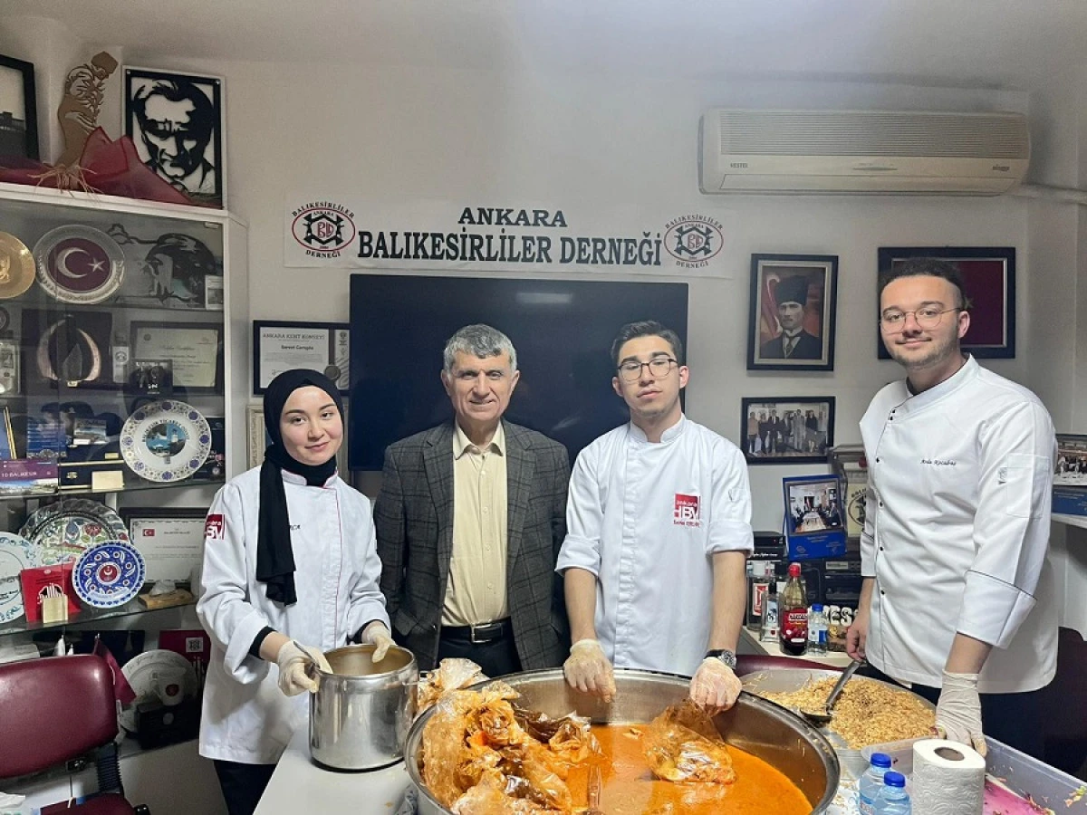 Ankara Balıkesirliler Derneği&rsquo;nden &ouml;ğrencilere ev yapımı iftar