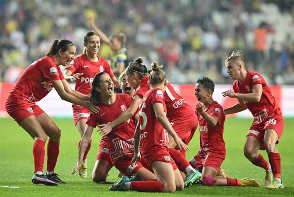 Ankara Büyükşehir Belediyesi FOMGET ile başkentin ilk futbol şampiyonluğu