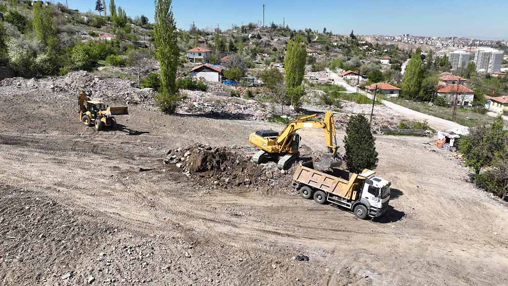 Ankara Büyükşehir Belediyesi hafriyatları temizliyor