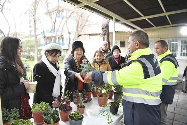 Ankara Büyükşehir'in çiçekleri soldurmayan uygulaması sürüyor