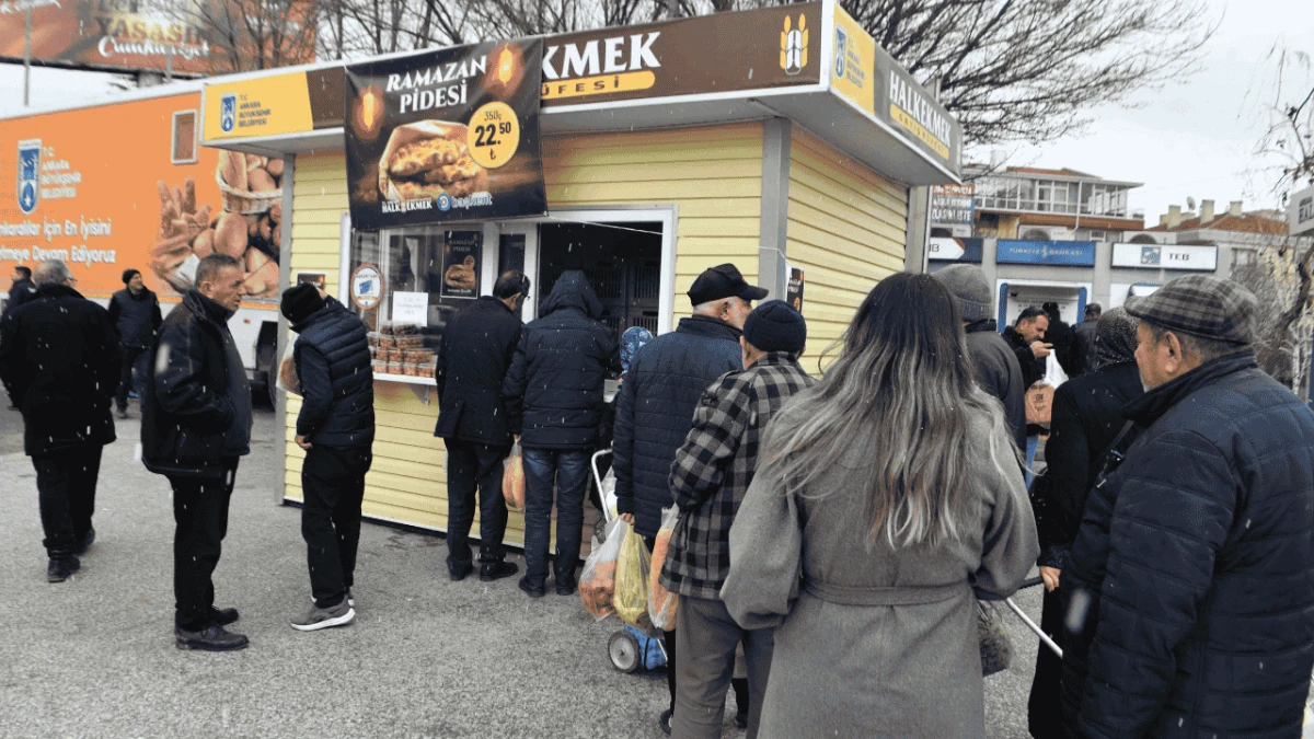 Ankara Halk Ekmek'ten mobil fırın ile sıcacık pide