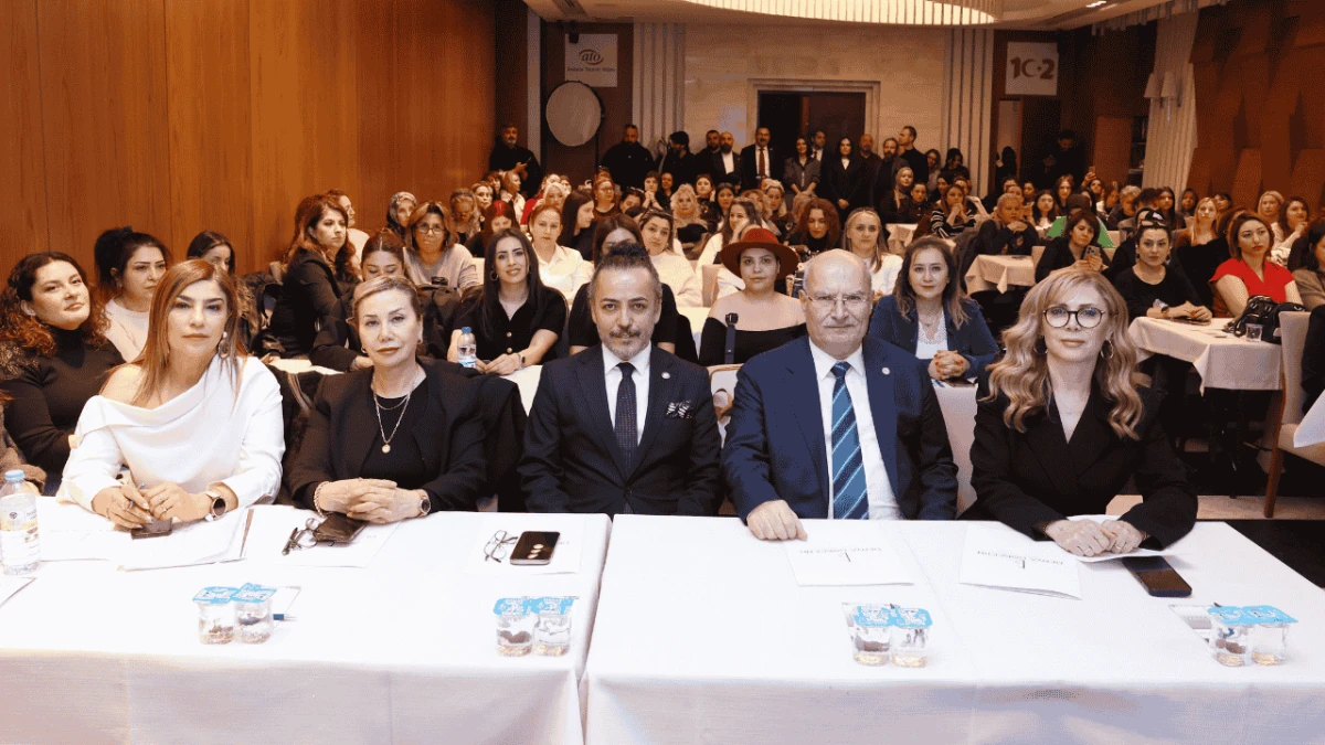 Ankara Ticaret Odası&rsquo;ndan kuaf&ouml;r ve g&uuml;zellik sekt&ouml;r&uuml;ne makyaj eğitimi