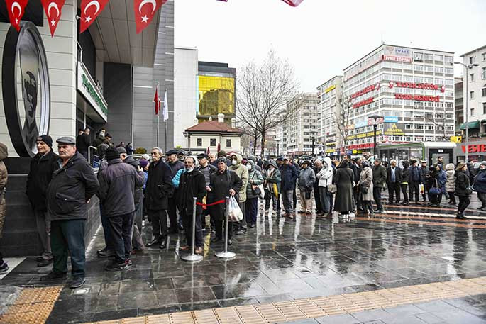 Ankara'da Başkent Market ile ucuz et satışı devam ediyor