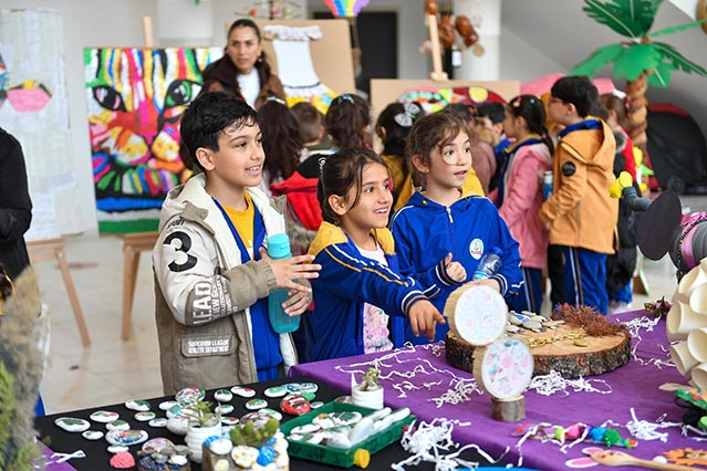 Ankara'da çocuklar geri dönüşümden eserler yaptı