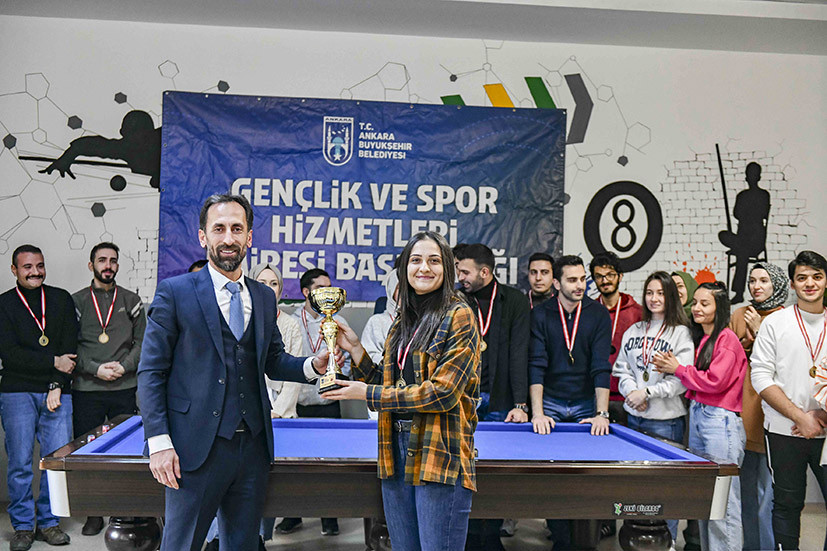 Ankara'da öğrenim gören gençlere eğlenceli bowling turnuvası