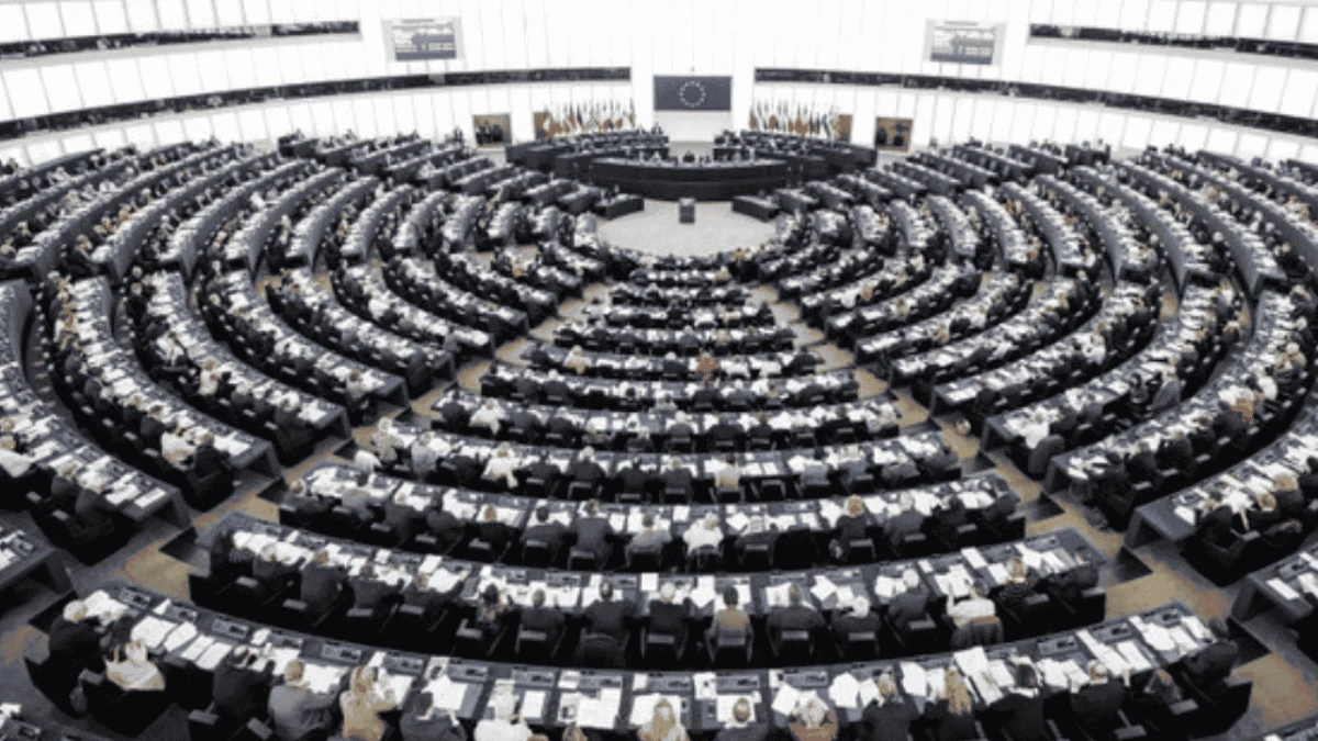 Avrupa Parlamentosu'ndan ‘sosyal medyada 16 yaş sınırı’ çağrısı