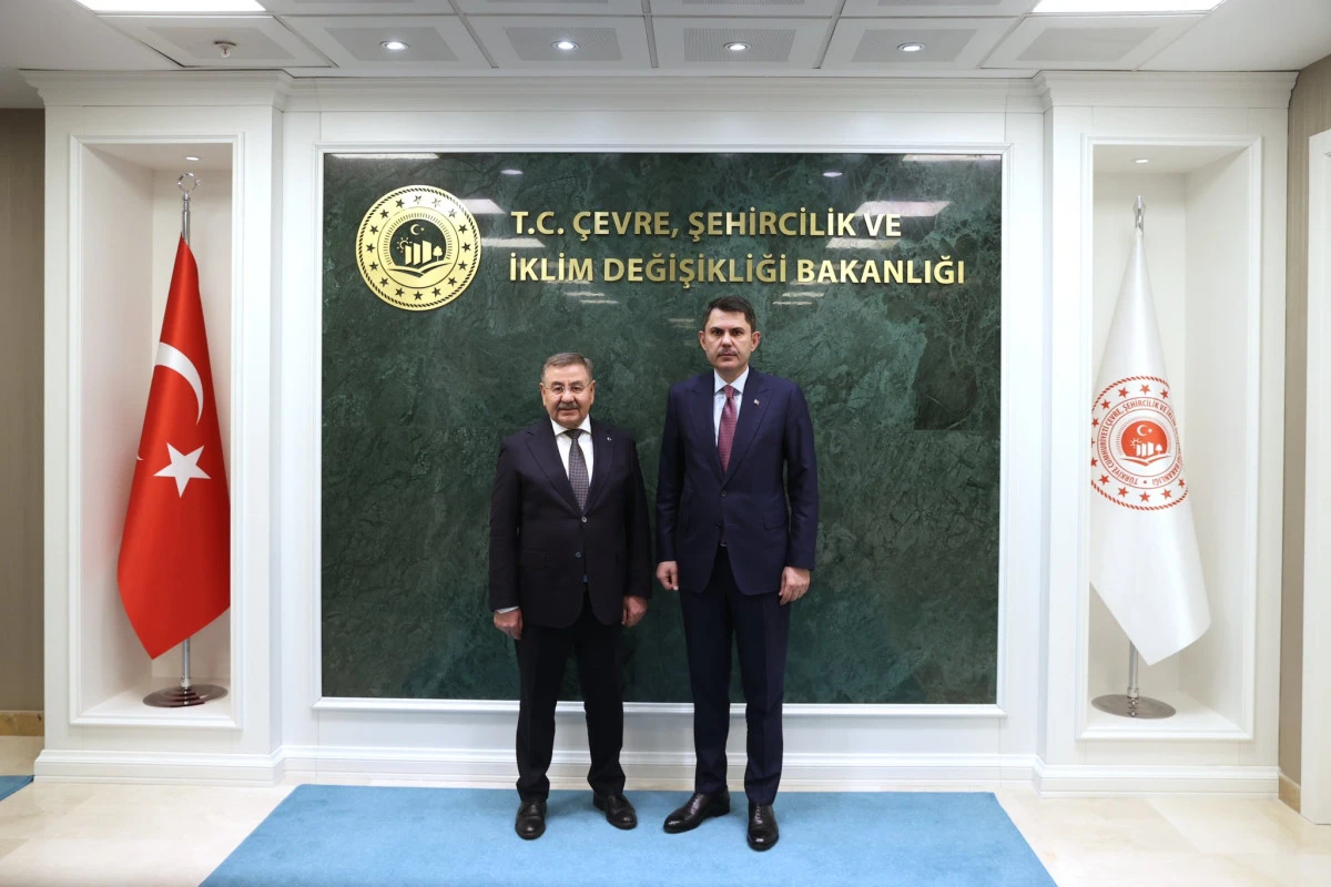 Bakan Kurum, CHP'li iki belediye başkanını kabul etti