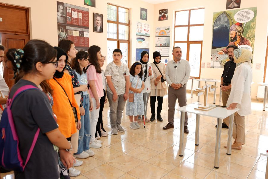 Başkan Ercan, Özel Çocuklara Matematik Müzesi’ni anlattı