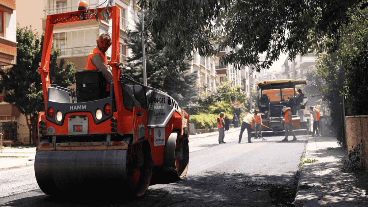 Çankaya Belediyesi asfaltsız yol bırakmıyor