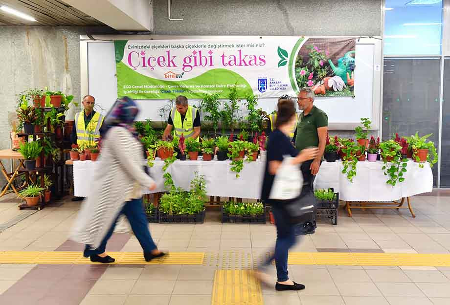 Çiçek Takas Uygulaması Ankara Beşevler Metrosu'nda