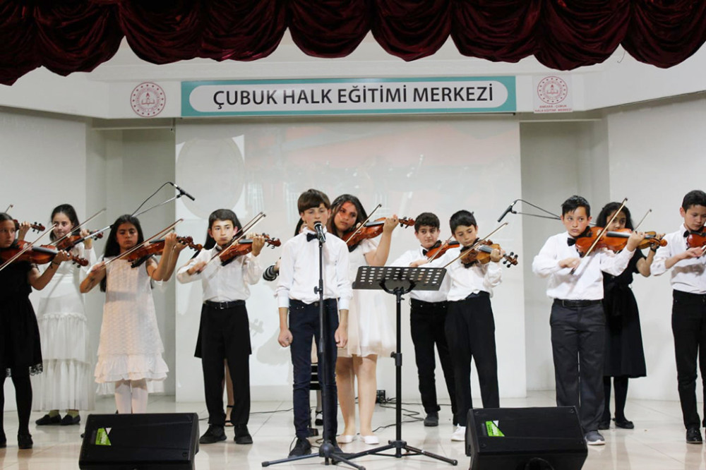  Çubuk'taki Süleyman Şah ilk ve ortaokulu öğrencileri, konser verdi
