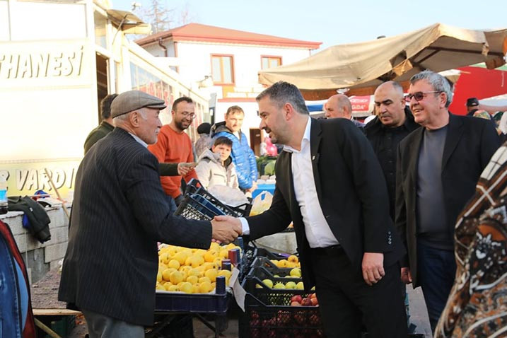 Ertuğrul Çetin'den pazarda esnaf ve vatandaş sohbeti