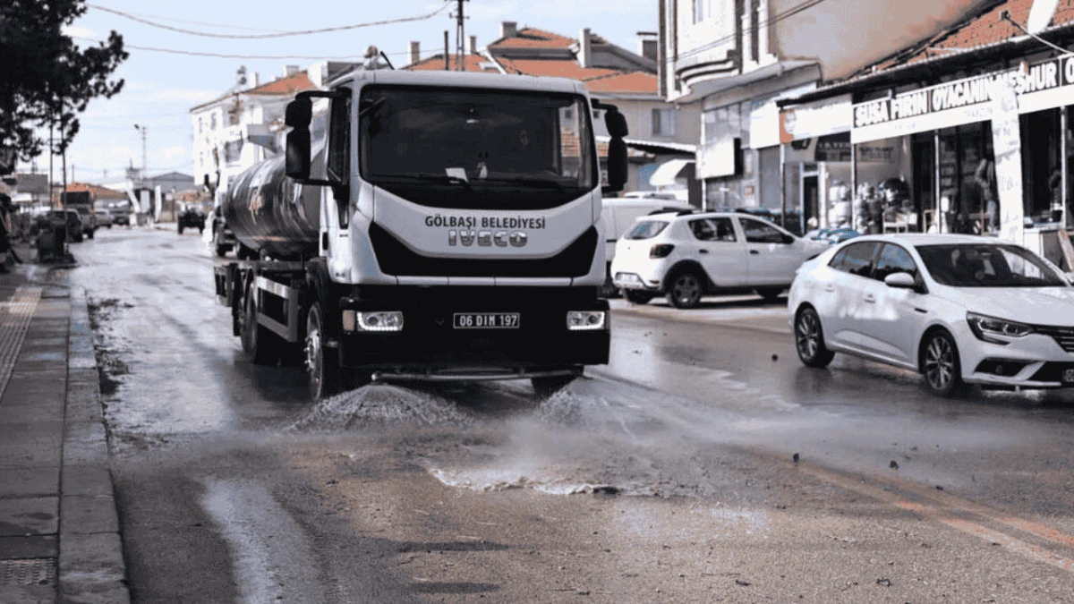 Gölbaşı Belediyesi Oyaca’da mıntıka temizliği yaptı