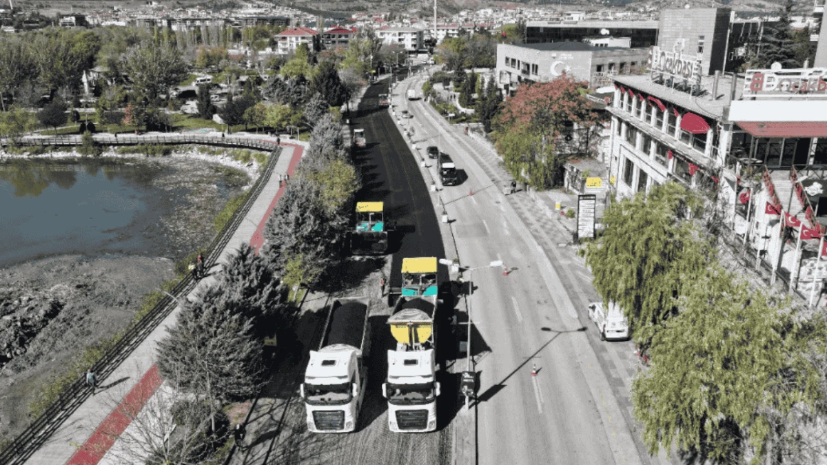 Gölbaşı Belediyesi'nden Mogan Gölü çevresine yeni asfalt