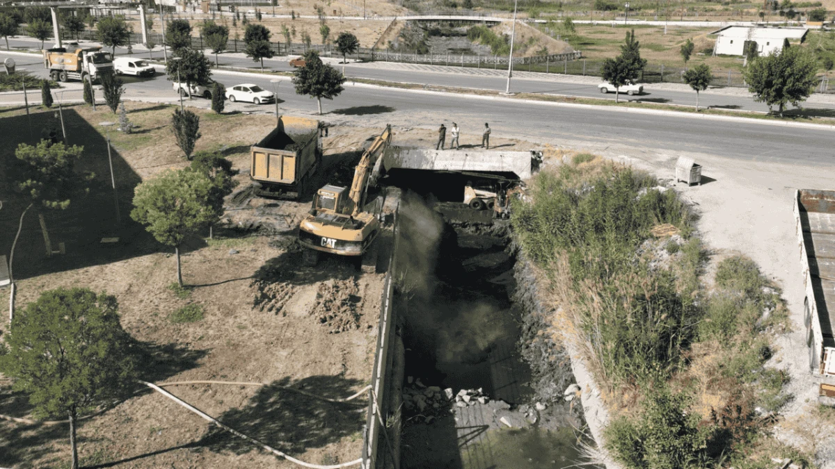 Gölbaşı Belediyesi'nden Mogan ve Eymir göllerine temizlik çalışması