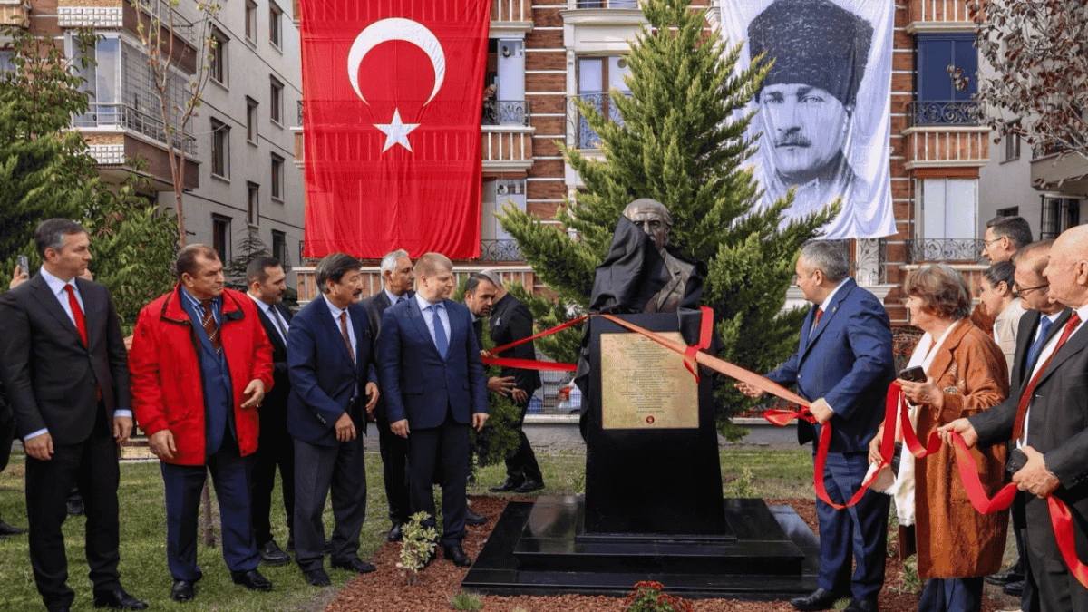 Keçiören Kaysın Kuliyev Parkı’na yeni büst
