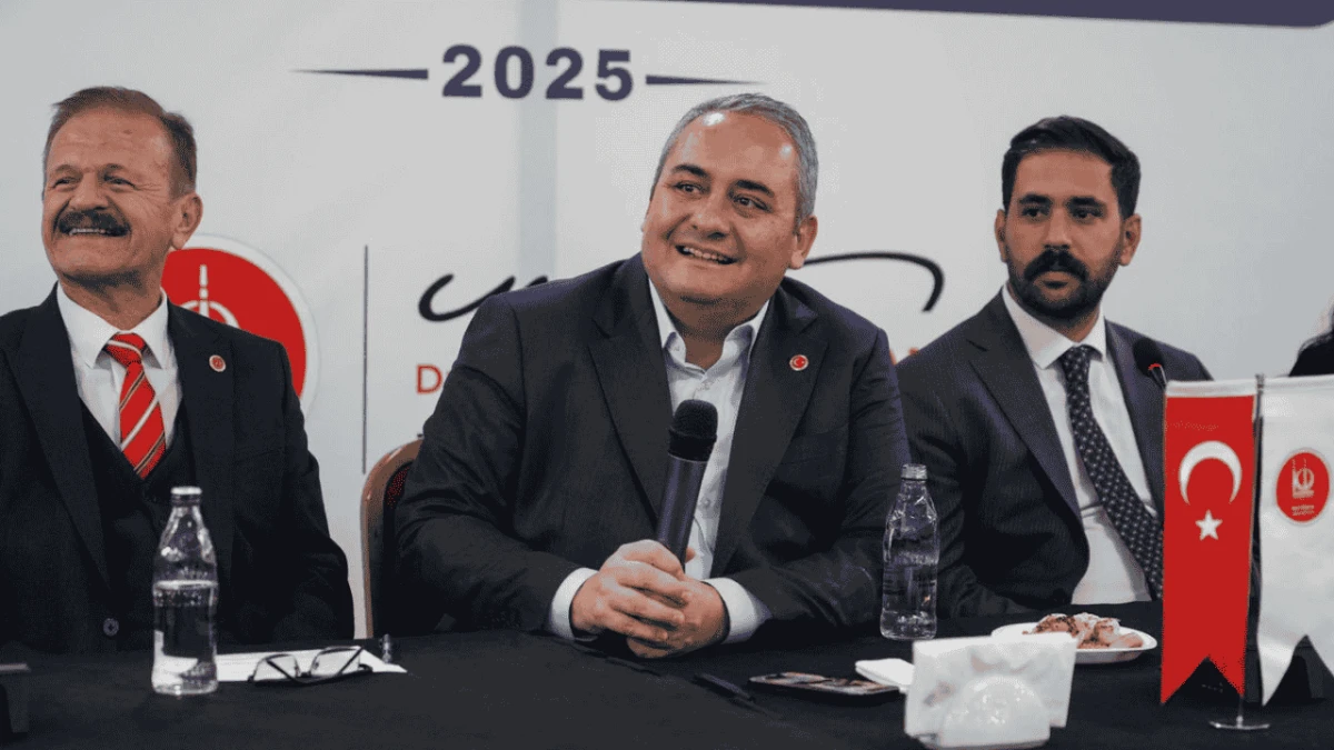 Keçiören'de mahalleli anlatıyor Başkan Mesut Özarslan dinliyor