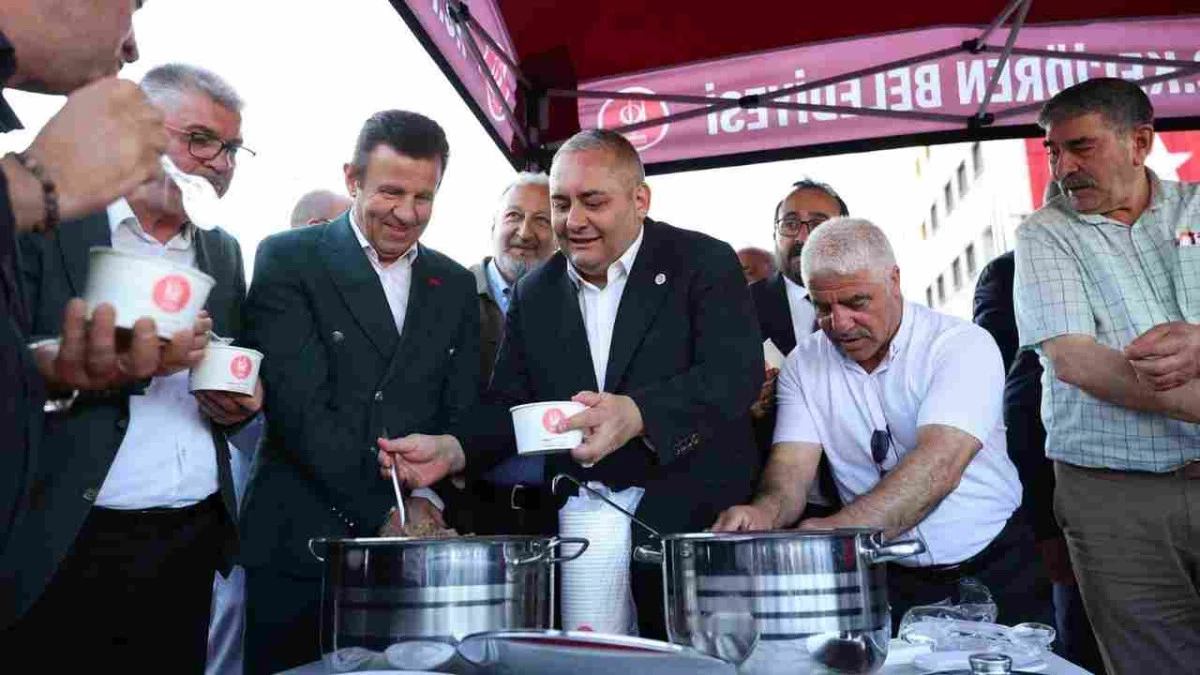 Ke&ccedil;i&ouml;ren'de Muharrem ayında birlik sofrası kuruldu! Matem aşı ve aşure binlerce vatandaşla paylaşıldı