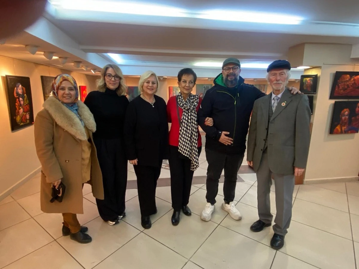 Konu: Zamanda Buluşan Fırçalar… Ressam Gülay Yüksel ailesi Müge ve Mert'in ortak sanat buluşması