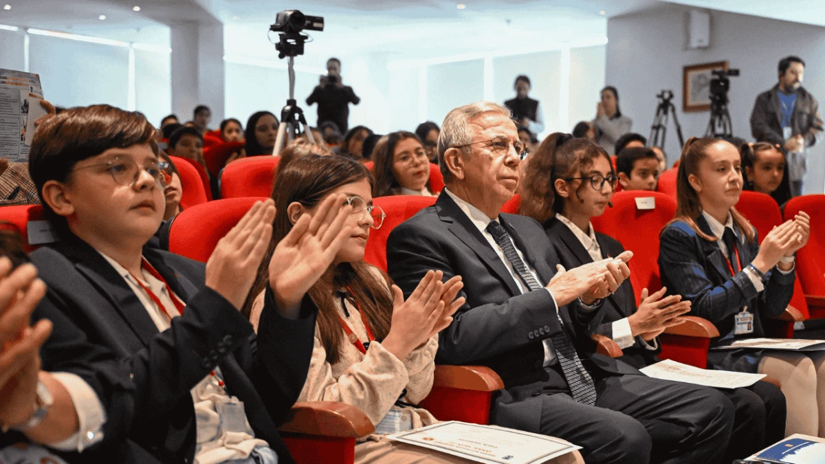 Mansur Yavaş, ABB Çocuk Meclisi'ni yalnız bırakmadı