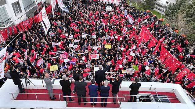 Mansur Yavaş ile çocuklar ısınıyor, karınları doyuyor