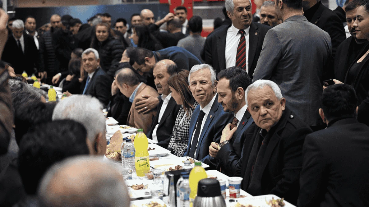 Mansur Yavaş'tan Mamak'ta 'Mutlu' iftar