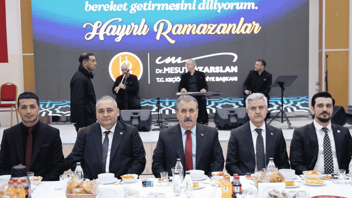 Mesut &Ouml;zarslan, BBP&rsquo;nin Ke&ccedil;i&ouml;ren&rsquo;de d&uuml;zenlediği iftar programına katıldı