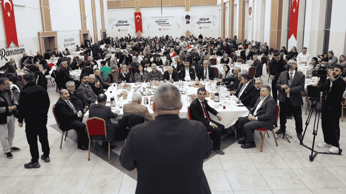 Mesut &Ouml;zarslan'ın iftar konuğu Nevşehir, Niğde, Aksaray ve Konyalılar oldu