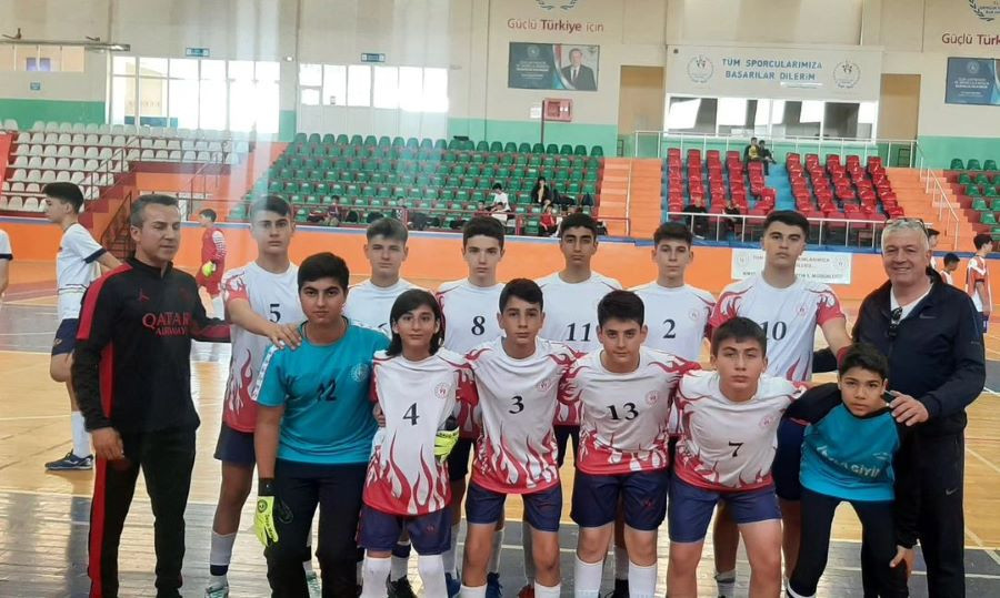 Şehit Mustafa Aslan Ortaokulu'nun Futsal Başarısı