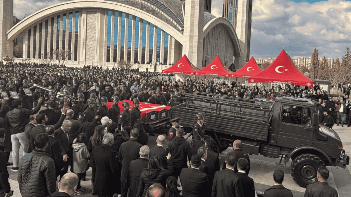 Uçak şehitleri Ankara'da son yolculuklarına uğurlandı