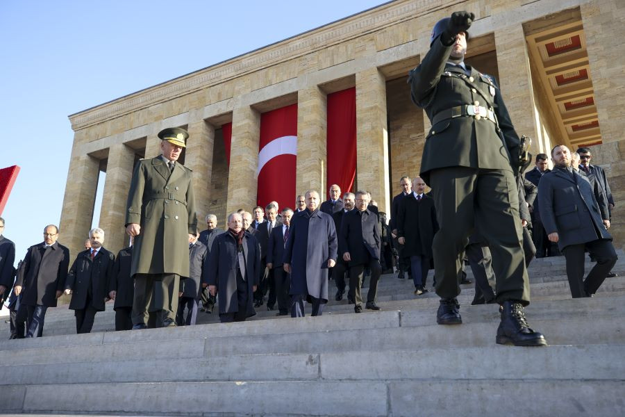 Ulu Önder Atatürk için Anıtkabir'de devlet töreni