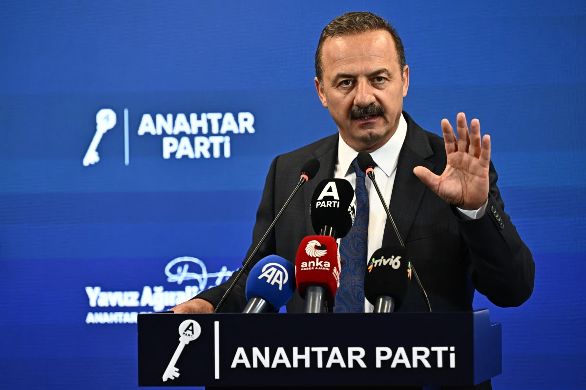 Yavuz Ağıralioğlu'ndan hükümete 'Öğretmen' tepkisi: "Sırtlan gibi siyaset yapmıyoruz!"