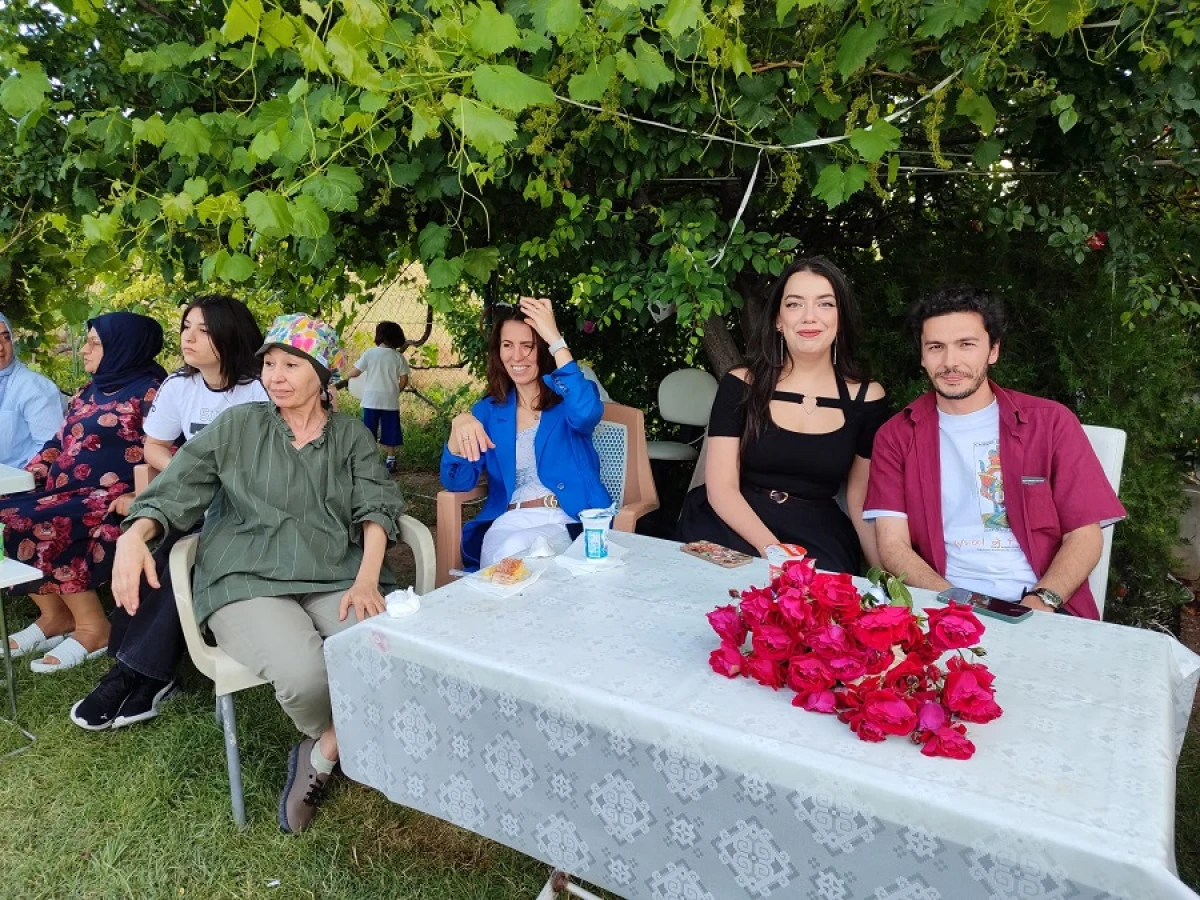 Yaz sezonuyla birlikte bah&ccedil;elerdeki d&uuml;ğ&uuml;n, nişan ve kına organizasyonlarına ilgi arttı