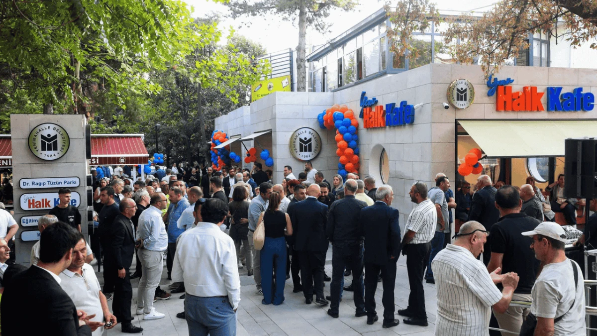Yenimahallelerin yeni adresi Yeni Halk Kafe açıldı